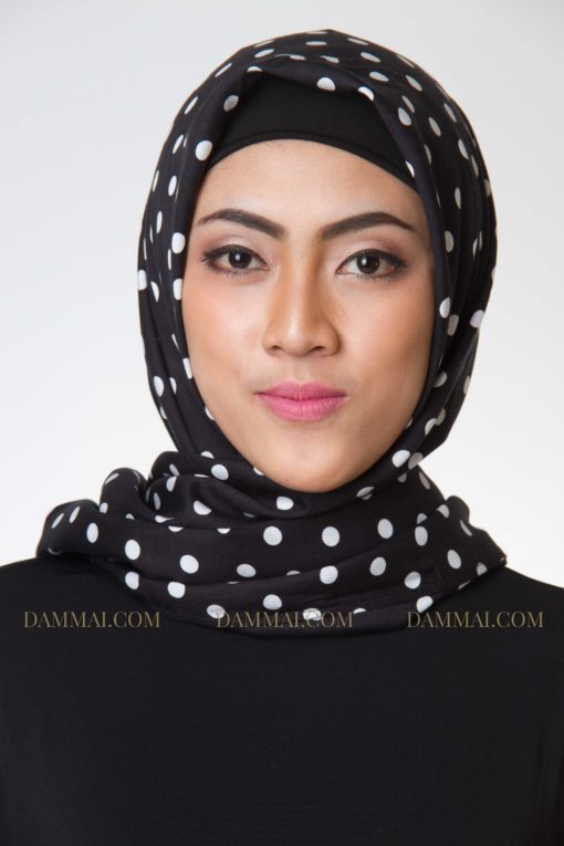 black polkadot jilbab segi empat 1401